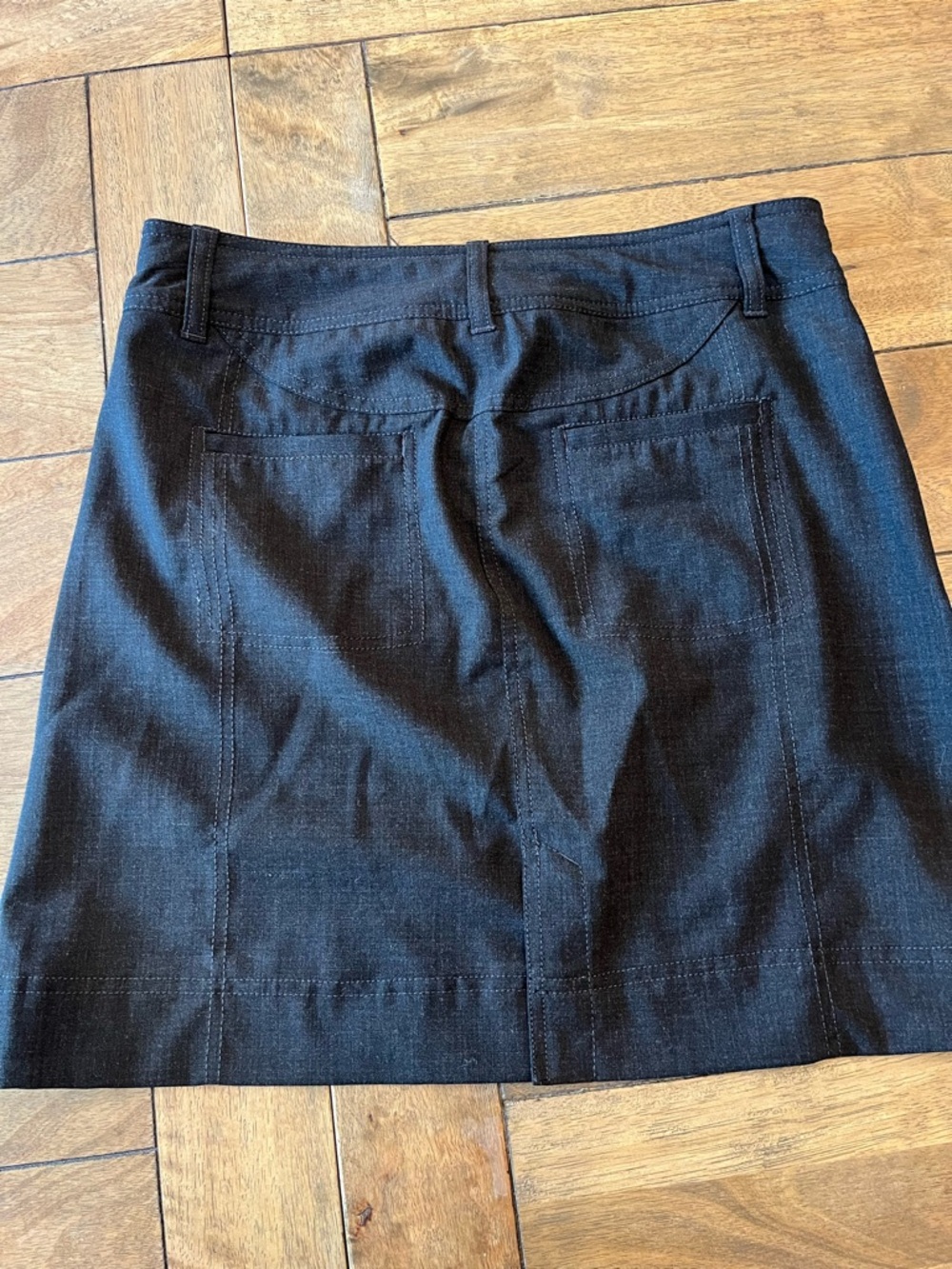 Athleta Dark Grey Mini Skirt with Front Pocket Detail size 6 - Picture 4 of 5